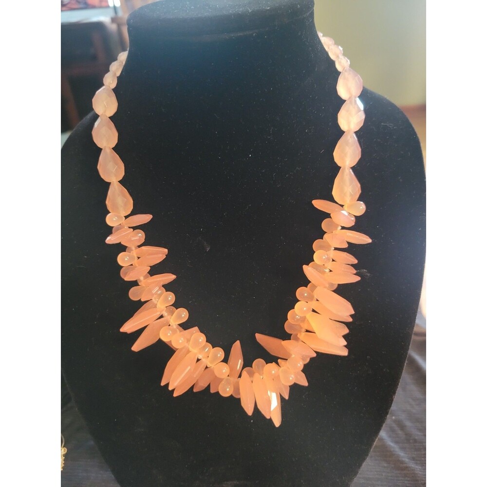 Avon Mark Rock of Ages Peach Faux Coral Bead Necklace  Adjustable - Picture 4 of 6